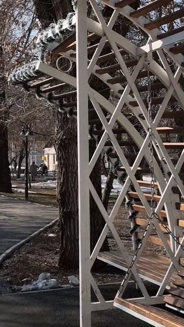 Весенний день в парке Ганди. Алматы. 11.03.2025.