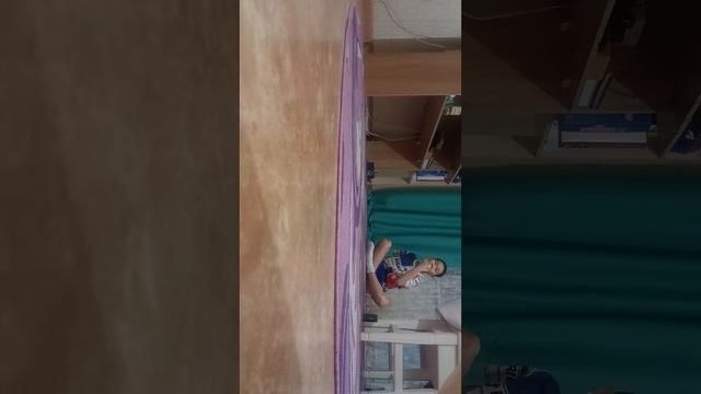 мы с чатиком с оператором снимали ролики кидать мяч