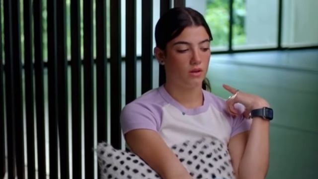 Charli DELETES her dancing video to Billie Ilish Thx to hate {full clip!}