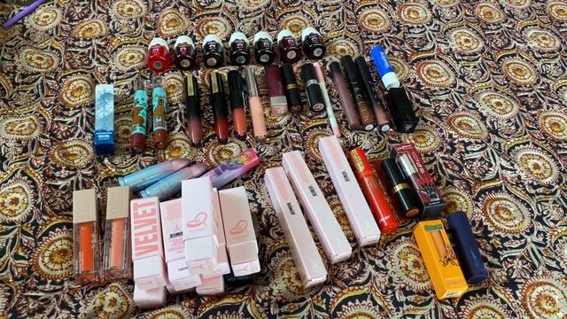 MAKEUP DECLUTTER 💄♻️🚮 Part 1: Only keeping what I love 💕