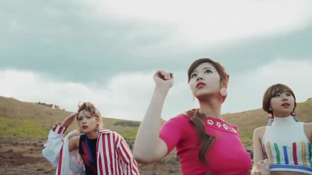 TWICE ＂SIGNAL＂