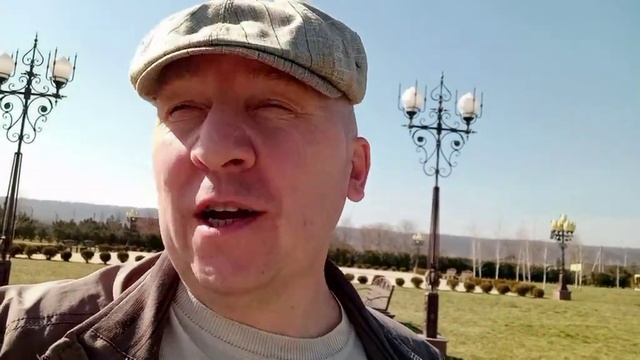Майкоп. В марте лето. Качели погоды.