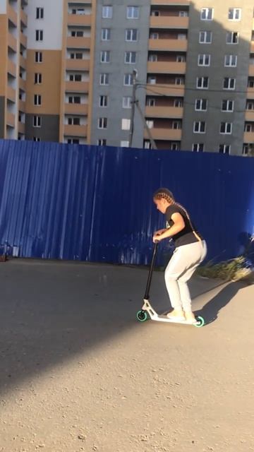 Наконец то нормальный вип !!! Ура ! Кстати я завтра уезжаю на 2 недели из Саратова )