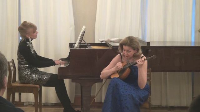 Ю. Чугунов. Вальс и Блюз
Домра - Вера Махан
Фортепиано - Елена Каретникова