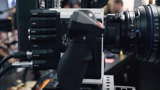 First Hands On With RED Weapon Helium 8K Camera