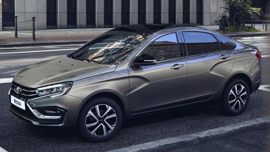 АвтоВАЗ сравнил стоимость владения Lada Vesta 2025 с вариатором и новой МКПП: что выгоднее