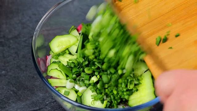 Когда мне хочется особенно Вкусного Салата, я готовлю его так! Да, необычно, но вкусно очень!