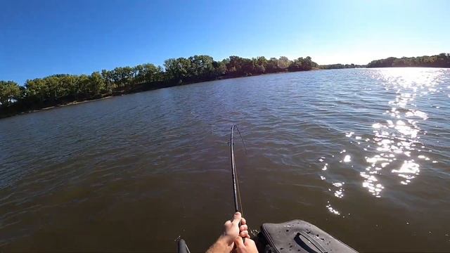 Wyjście na echosondzie i branie ładnego suma/ Sum na kwoka z bellyboat