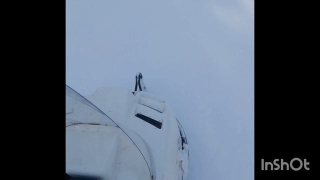 На снегоходе буран по тайге до избы.