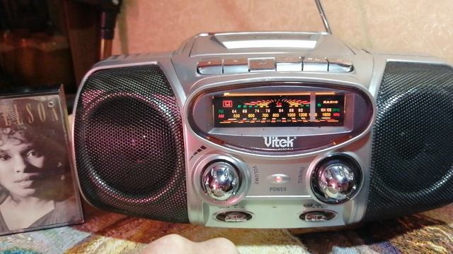 Магнитола Vitek VT-3223
В ПРОДАЖЕ НА АВИТО.
Короткий обзор