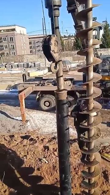 Закрутка винтовых сваи 🔄 Аренда спецтехники тел. +7 (985) 185-77-77.