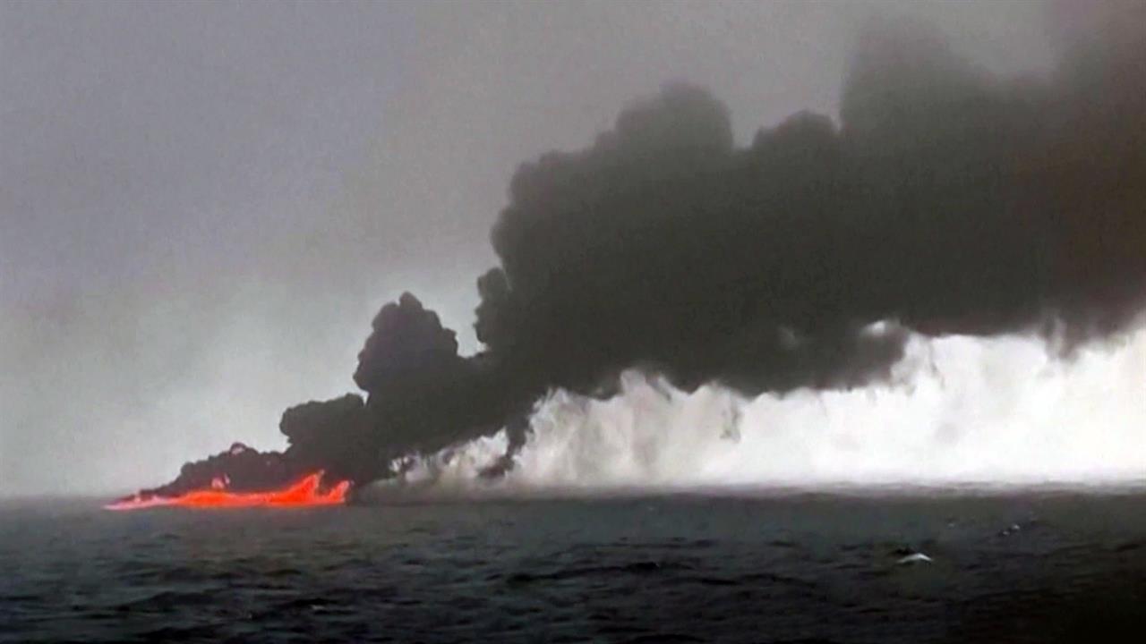 У берегов Великобритании устраняют последствия морской аварии