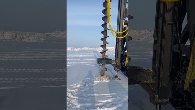 Сибома на объекте закладки свайного фундамента. Бурение скважины.