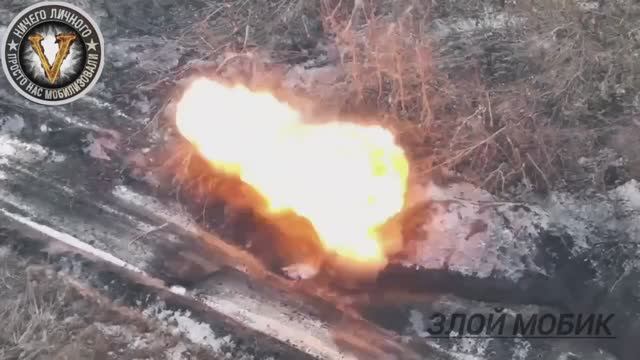 Оператор ударного FPV-дрона чётко дал прикурить ВСУшникам на Южно-Донецком направлении 💥