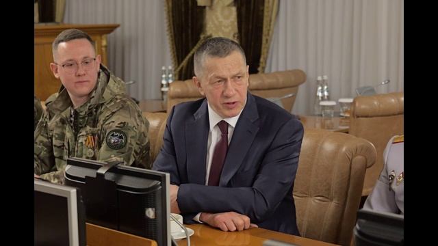 Юрий Трутнев встретился с отрядом добровольцев–госслужащих дальневосточных регионов, вернувшихся