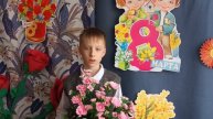 Ребята из Дебальцево поздравили директора школы из Хабаровского района с женским днем