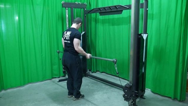 Training am Kabelzug 2CX mit Langhantel-Anhang | FLAME SPORT