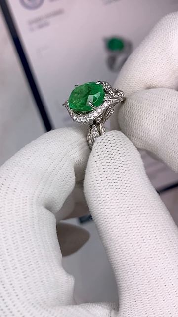 Кольцо с изумрудом и бриллиантами  арт: К9105