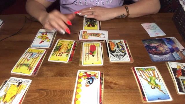 Aklındaki kişi bu ilişkiye nasıl bakıyor planı nedir ne yapmaya çalışıyor #aklımdakişi #tarot