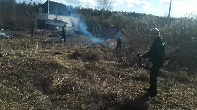Уборка участка: Очистка территории.