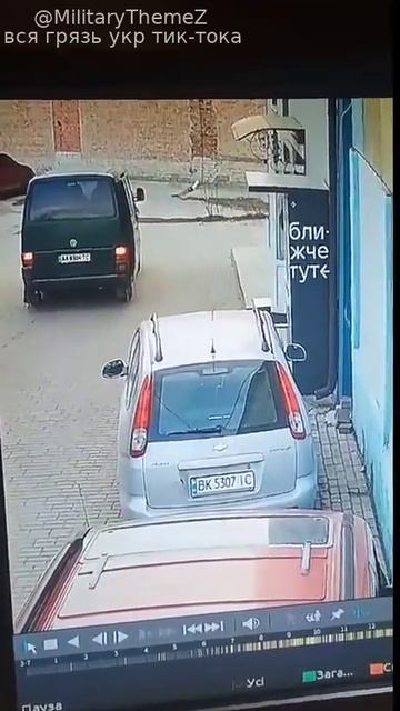Ловкий ухилянт выскользнул из лап людоловов.  Ровно