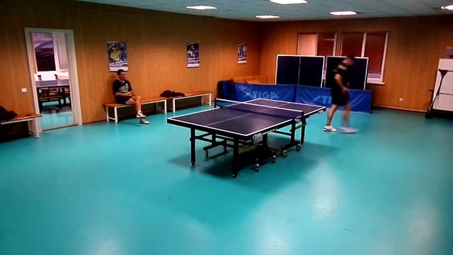 топ спин справа со стола)
