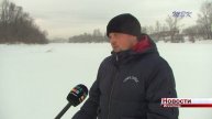 Если лед трещит, стоит вернуться к берегу. Спасатели Искитима предупреждают рыбаков об опасности