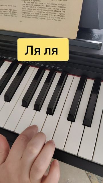 Учимся играть на фортепиано песню "Во саду ли в огороде"