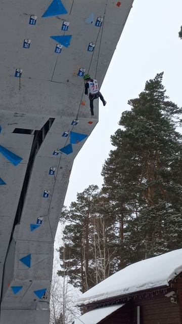 Падение с высоты 25 метров - Скалолазание опасный вид спорта #ледокол #ледоруб #скалодром #томск