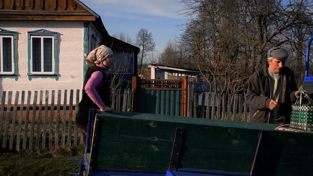 Katya extracts birch sap in the forest! ONE DAY IN A UKRAINIAN VILLAGE