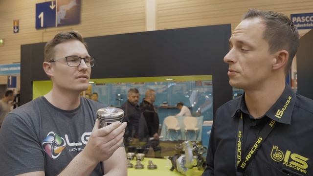 Area52TV - Essen Motor Show 2017 | Zwei wandelnde Mikrofasertücher & Zu Besuch bei IS-Racing
