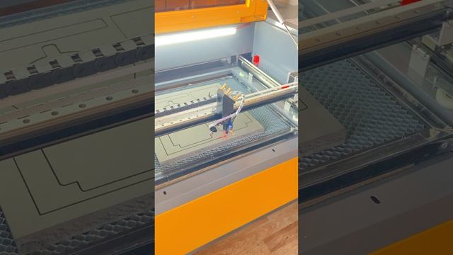 Лазерная резка ложемента для Microfeed.