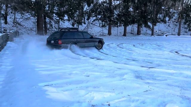 Tribute to HüüptieMatic. A 1991 Mercedes 300 TE 4matic￼  ￼