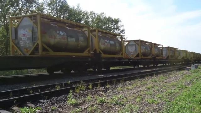 Тепловоз 2ТЭ25КМ-0288  с грузовым поездом