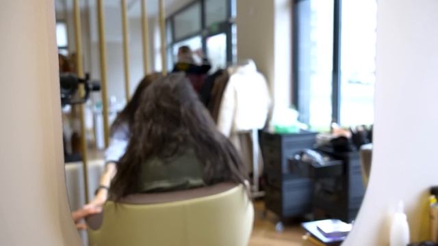 НАМ С ПОДРУГОЙ ДЕЛАЮТ МАКИЯЖ В СЛЕПУЮ.