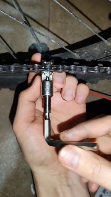 Сравнение выжимок цепи - китайской за 350р и BikeHand YC-285 с помощью цепи kmc на 7 скоростей
