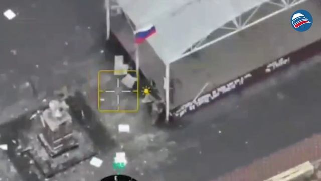 Флаг России гордо реет над Суджей: знамя на здании администрации
