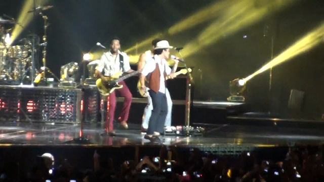 Bruno Mars - MEO Arena-Lisbon- Portugal - 16 Nov 2013 - Treasure - HD