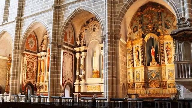 CAPELA DOS OSSOS E IGREJA DE SÃO FRANCISCO