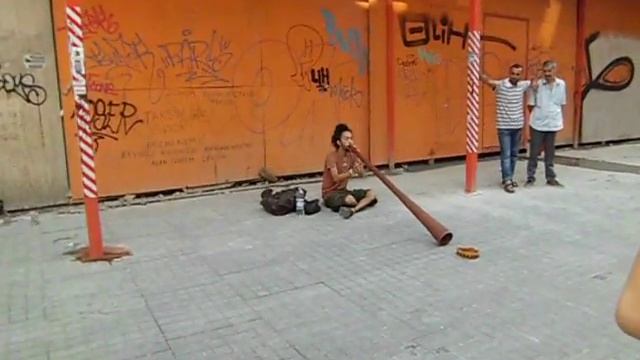 street musician at taksim istiklal streeet, Уличный музыкант на улице Таксим Истикляль