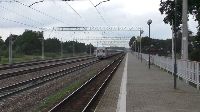 Электровоз ЭП20-056 с поездом № 013 Москва - Берлин