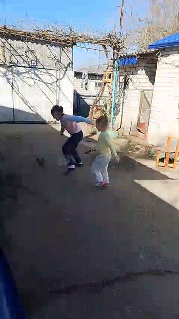 Ракетками в футбол...