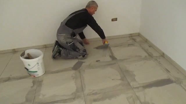 FUGIRANJE PLOŠČIC 60X60 (ULTRACOLOR 112 MAPEI)