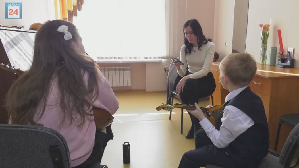 Преподаватели детской музыкальной школы имени Кенеля придумали, как разнообразить уроки ребят
