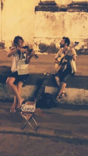 Un poco de música en la catedral de León Nicaragua