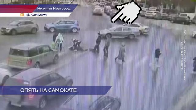 Двое 15-летних школьников на арендованном самокате сбили на пешеходном переходе 69-летнюю женщину