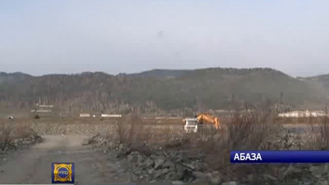 В Абазе углубляют русло р. Абакан