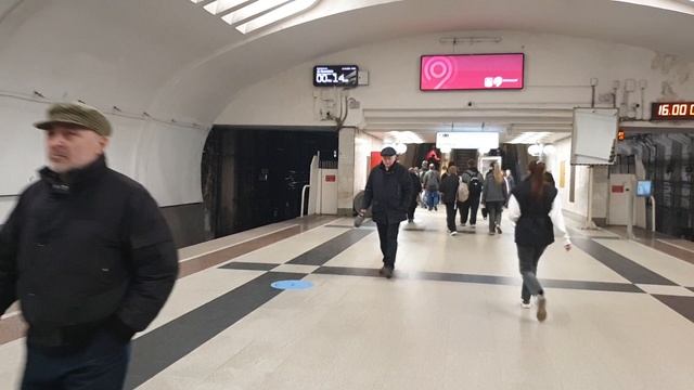 81-760.0/761.0 и 81-760.2/761.2 на станции "Улица Академика Янгеля"