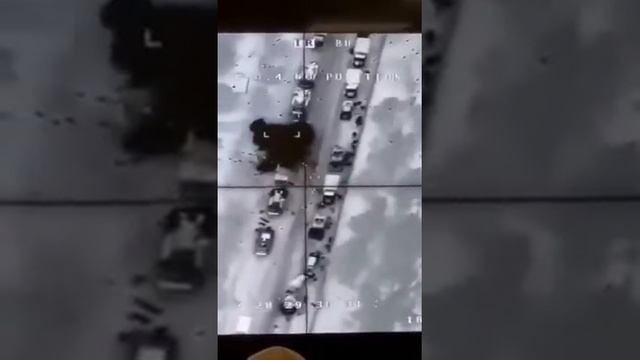 Ukraina Qurolli kuchlarining Bayraktar TB2 zarba beruvchi UAV rus harbiy karvoniga qarata oq uzmoqd