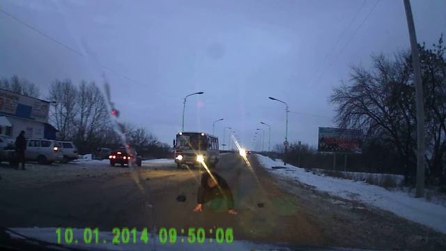 алкаш нападает